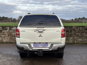 Mitsubishi L200 2.4 L200 Barbarian Double CAB DI-D 5dr