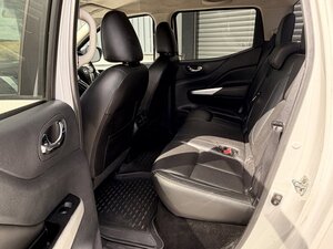 Nissan Navara 2.3 Navara Tekna DCI AUTO 5dr