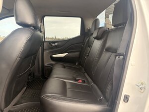 Nissan Navara 2.3 Navara Tekna DCI AUTO 5dr