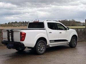 Nissan Navara 2.3 Navara Tekna DCI AUTO 5dr