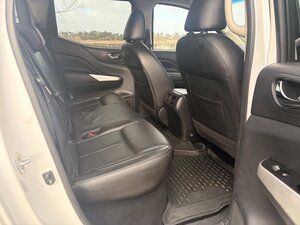 Nissan Navara 2.3 Navara Tekna DCI AUTO 5dr
