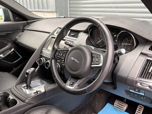Jaguar E-PACE 2.0 E-pace R-dynamic SE D AWD AUTO 5dr