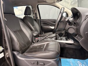 Nissan Navara 2.3 Navara Tekna DCI 5dr