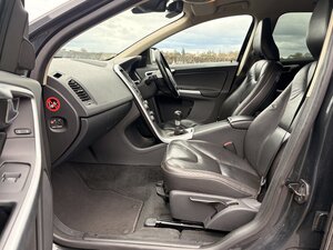 Volvo XC60 2.4 XC60 SE Luxury AWD D5 5dr