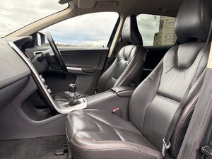 Volvo XC60 2.4 XC60 SE Luxury AWD D5 5dr