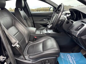 Jaguar E-Pace 2.0 E-pace R-dynamic SE D AWD AUTO 5dr