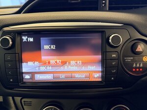 Toyota Yaris 1.3 Yaris Design Vvt-i 5dr