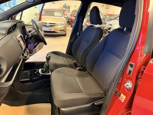 Toyota Yaris 1.3 Yaris Design Vvt-i 5dr