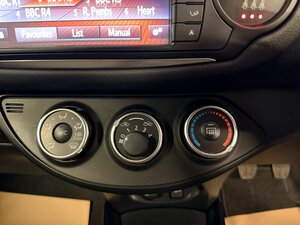 Toyota Yaris 1.3 Yaris Design Vvt-i 5dr