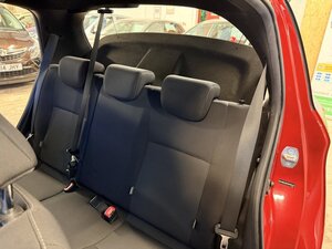 Toyota Yaris 1.3 Yaris Design Vvt-i 5dr