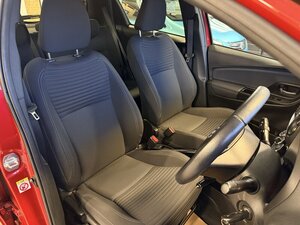 Toyota Yaris 1.3 Yaris Design Vvt-i 5dr