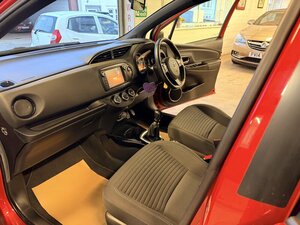 Toyota Yaris 1.3 Yaris Design Vvt-i 5dr