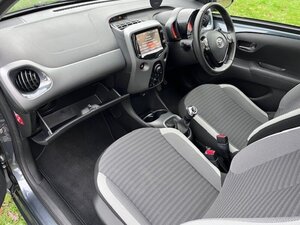 Toyota Aygo 1.0 AYGO X-play Vvt-i 5dr
