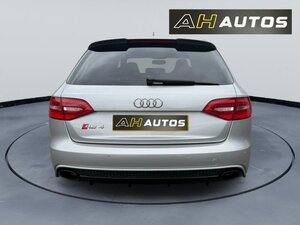 Audi RS 4 4.2 RS 4 FSI Quattro AUTO 5dr