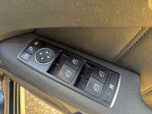 Mercedes-Benz E-Class 1.8 E200 Blueefficiency Avantgarde CGI AUTO 5dr
