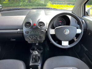 Volkswagen Beetle 1.6 Luna 8v 3dr