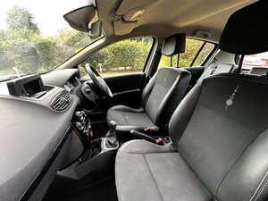 Renault CLIO 1.1 Dynamique Tomtom 16v 5dr