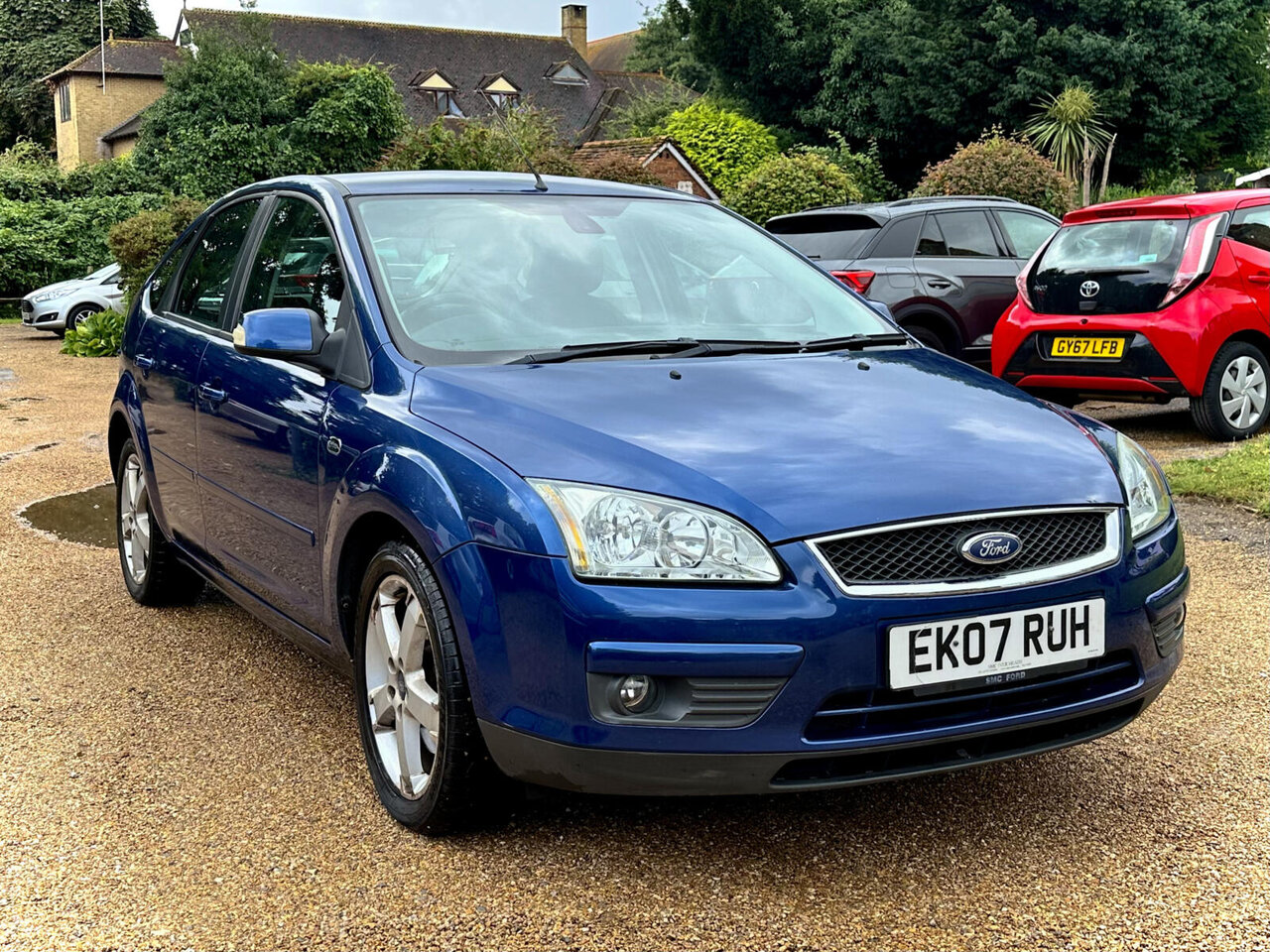 Ford Focus 2.0 Ghia 16v 5dr