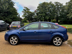 Ford Focus 2.0 Ghia 16v 5dr