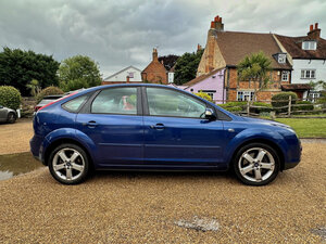 Ford Focus 2.0 Ghia 16v 5dr