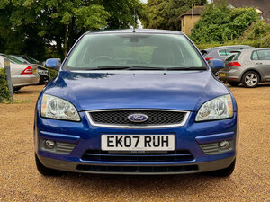 Ford Focus 2.0 Ghia 16v 5dr