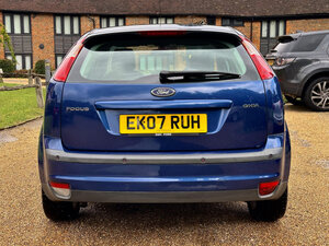 Ford Focus 2.0 Ghia 16v 5dr