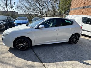 Alfa Romeo Giulietta 2.0 Giulietta Sportiva Nav Jtdm2 Semi-auto 5dr