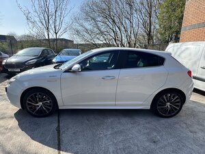 Alfa Romeo Giulietta 2.0 Giulietta Sportiva Nav Jtdm2 Semi-auto 5dr