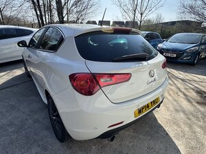 Alfa Romeo Giulietta 2.0 Giulietta Sportiva Nav Jtdm2 Semi-auto 5dr