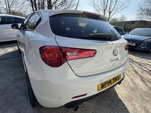 Alfa Romeo Giulietta 2.0 Giulietta Sportiva Nav Jtdm2 Semi-auto 5dr