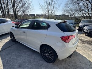 Alfa Romeo Giulietta 2.0 Giulietta Sportiva Nav Jtdm2 Semi-auto 5dr