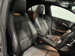 Mercedes-Benz CLA 2.1 CLA 220 AMG LINE Night Edition+ D AUTO 4dr