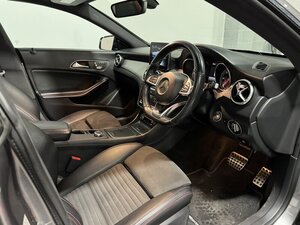 Mercedes-Benz CLA 2.1 CLA 220 AMG LINE Night Edition+ D AUTO 4dr