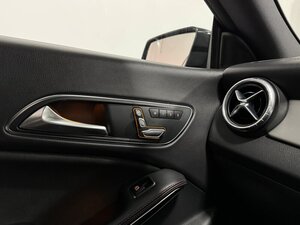 Mercedes-Benz CLA 2.1 CLA 220 AMG LINE Night Edition+ D AUTO 4dr