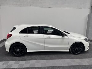 Mercedes-Benz A-Class 2.1 A 200 D AMG LINE Premium AUTO 5dr