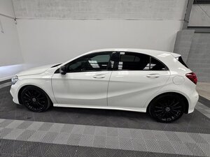Mercedes-Benz A-Class 2.1 A 200 D AMG LINE Premium AUTO 5dr