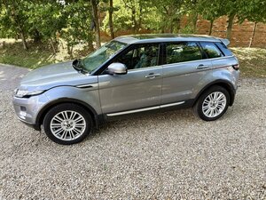 Land Rover Range Rover Evoque 2.2 Range Rover Evoque Prestige SD4 AUTO 5dr