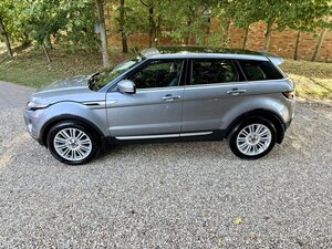 Land Rover Range Rover Evoque 2.2 Range Rover Evoque Prestige SD4 AUTO 5dr
