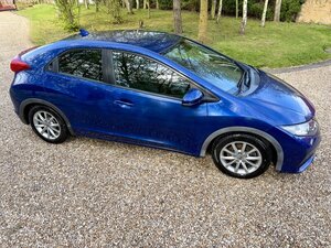 Honda 1.8 Civic I-Vtec ES Hatchback