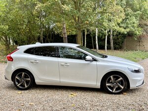 Volvo V40 1.6 R-design D2 Hatchback