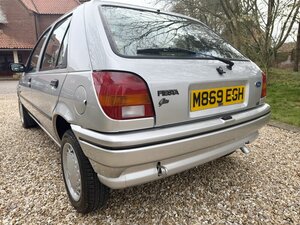 Ford Fiesta 1.6 Fiesta GHIA 5dr