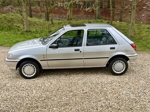 Ford Fiesta 1.6 Fiesta GHIA 5dr