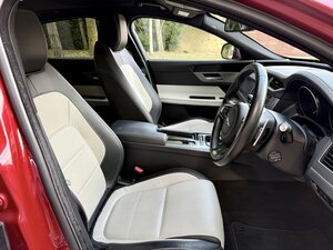 Jaguar XF 2.0 XF R-Sport D Auto 8 Speed