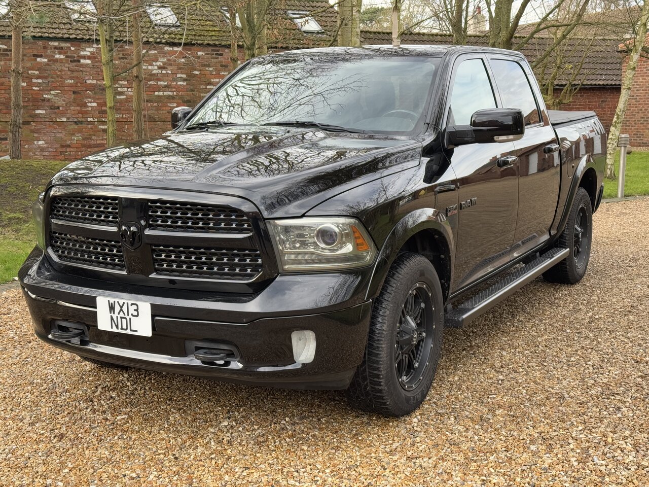 DODGE RAM 1500 Laramie 5.7 HEMI 4x4  Double Cab