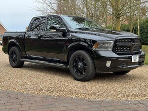 DODGE RAM 1500 Laramie 5.7 HEMI 4x4  Double Cab