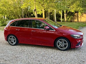 Mercedes-Benz B-Class 220 AMG LINE Premium 4matic AUTO 5dr