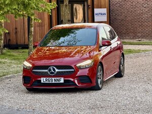 Mercedes-Benz B-Class 220 AMG LINE Premium 4matic AUTO 5dr