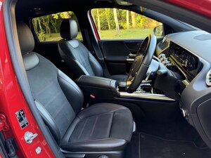 Mercedes-Benz B-Class 220 AMG LINE Premium 4matic AUTO 5dr