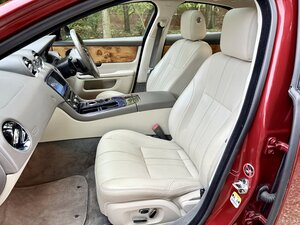 Jaguar XJ 3.0 XJ Premium Luxury V6 D AUTO 