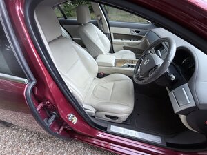 Jaguar XF 2.2 XF Premium Luxury D200 Auto 4dr